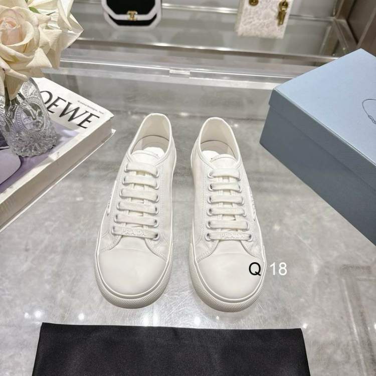 Picture of Prada Shoes _SKUPradasz35-40X060118832